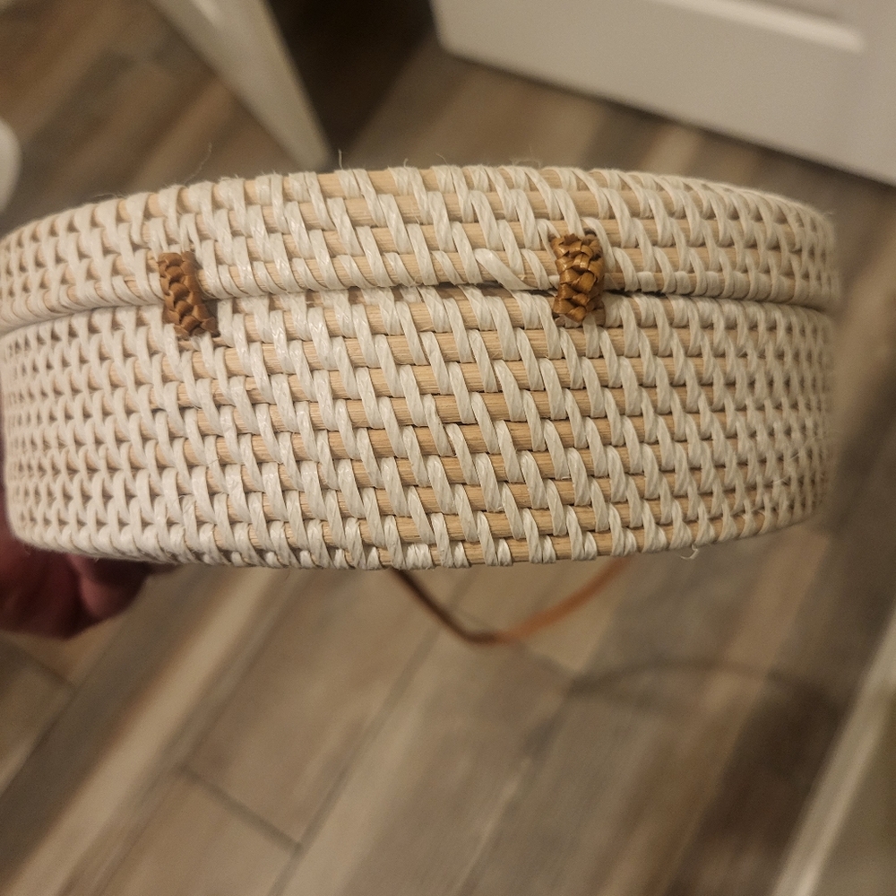 RATTAN ROUND PURSE-NEW - Picture 9 of 10